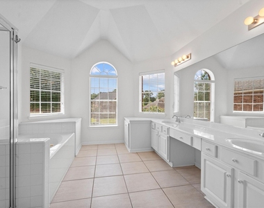 9218 Memorial Pines Way - Photo Thumbnail 19