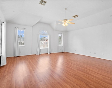 9218 Memorial Pines Way - Photo Thumbnail 21