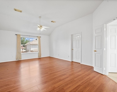 9218 Memorial Pines Way - Photo Thumbnail 16