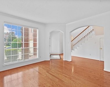 9218 Memorial Pines Way - Photo Thumbnail 3