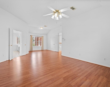 9218 Memorial Pines Way - Photo Thumbnail 17