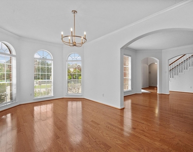 9218 Memorial Pines Way - Photo Thumbnail 4