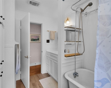 702 W Caroline Street - Photo Thumbnail 8