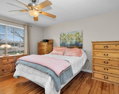 702 W Caroline Street - Photo Thumbnail 9