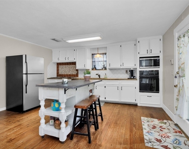 702 W Caroline Street - Photo Thumbnail 6