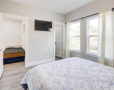 9305 Tower Street - Photo Thumbnail 29