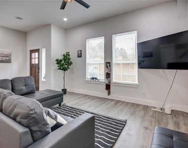 9305 Tower Street - Photo Thumbnail 13