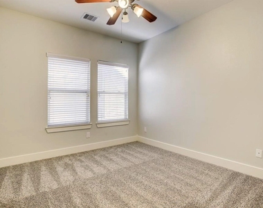 1411 W 22nd Street - Photo Thumbnail 17