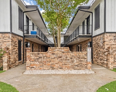 910 7th Avenue N - Photo Thumbnail 1