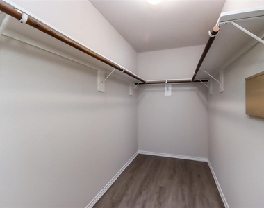 21602 Lexor Drive - Photo Thumbnail 8