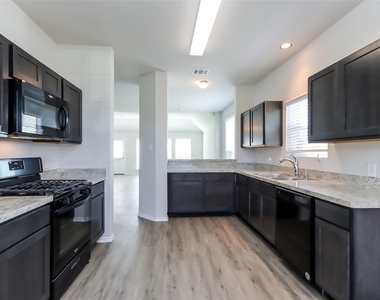 21602 Lexor Drive - Photo Thumbnail 3