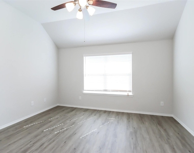 21602 Lexor Drive - Photo Thumbnail 9