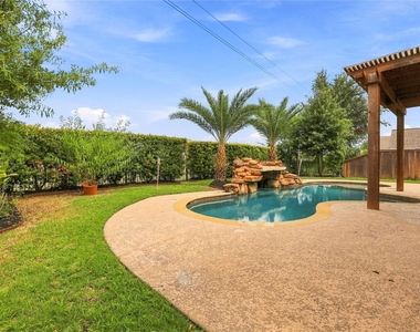 17915 Creek Bluff Lane - Photo Thumbnail 15