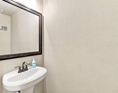 17915 Creek Bluff Lane - Photo Thumbnail 37