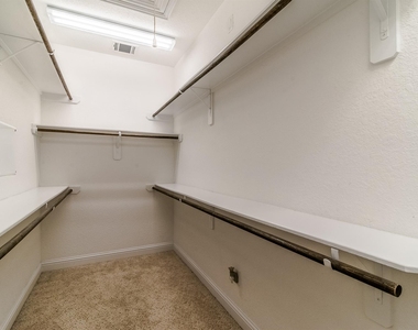1610 Knox Street - Photo Thumbnail 22