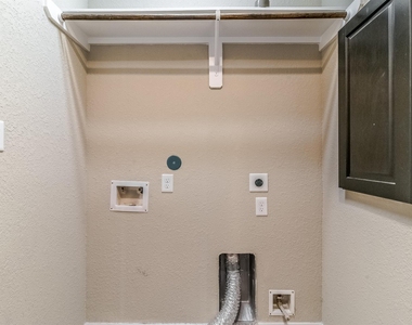 1610 Knox Street - Photo Thumbnail 25
