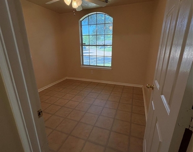 5026 Aquagate Drive - Photo Thumbnail 12