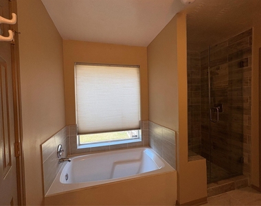 5026 Aquagate Drive - Photo Thumbnail 9