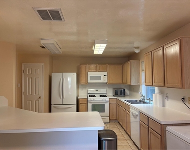5026 Aquagate Drive - Photo Thumbnail 18