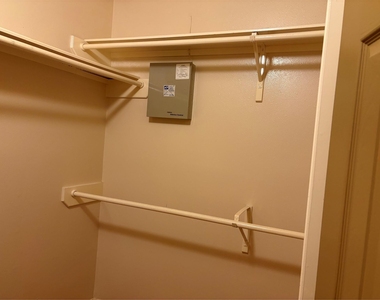 5026 Aquagate Drive - Photo Thumbnail 10