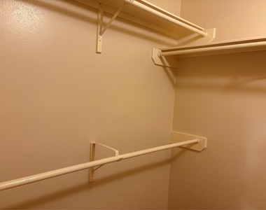 5026 Aquagate Drive - Photo Thumbnail 11