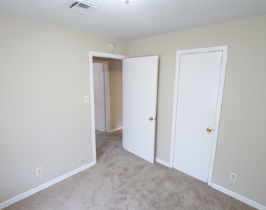 6118 Rietta Street - Photo Thumbnail 12