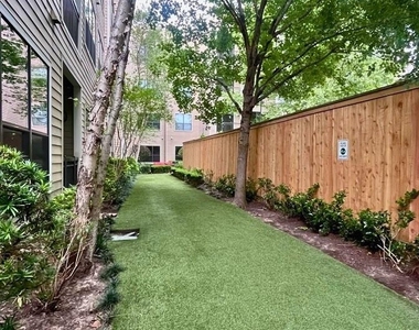 2700 Brazos Street - Photo Thumbnail 13
