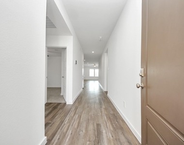 8614 Shumard Oak Drive - Photo Thumbnail 4