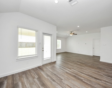 8614 Shumard Oak Drive - Photo Thumbnail 15
