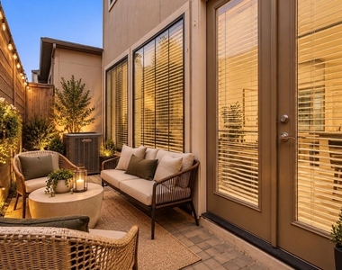 1531 Woodbend Park W - Photo Thumbnail 7