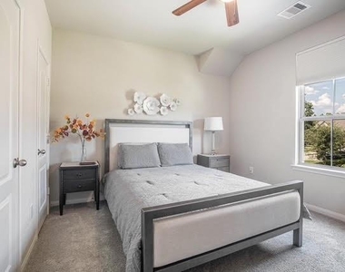 206 Liatris Court - Photo Thumbnail 16