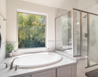 206 Liatris Court - Photo Thumbnail 15
