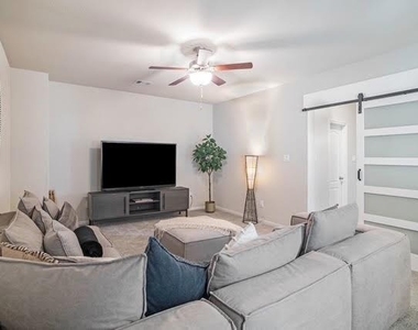 206 Liatris Court - Photo Thumbnail 11