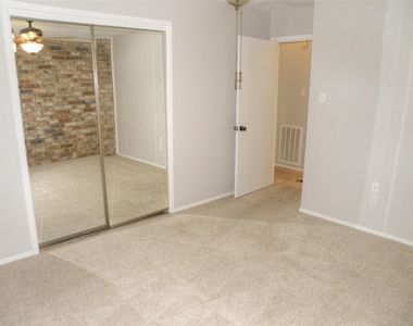 4046 Laura Leigh Drive - Photo Thumbnail 10