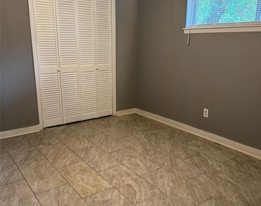 604 Wilson Road - Photo Thumbnail 12