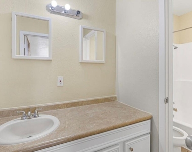 230 E Virginia Street - Photo Thumbnail 6