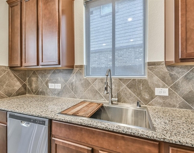 5047 Royal Amber Lane - Photo Thumbnail 14