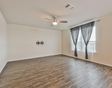 5047 Royal Amber Lane - Photo Thumbnail 6