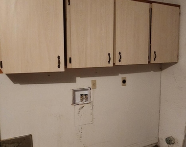 1660 Wake Forest Road Nw - Photo Thumbnail 2