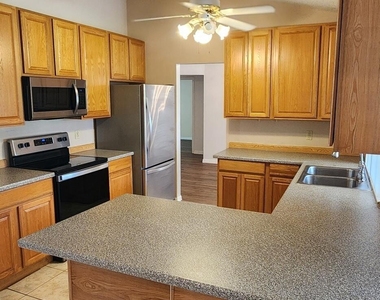 1660 Wake Forest Road Nw - Photo Thumbnail 9