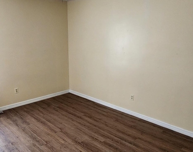 1660 Wake Forest Road Nw - Photo Thumbnail 25