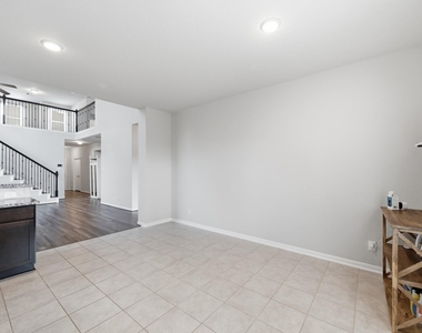 10402 Matterhorn Drive - Photo Thumbnail 15