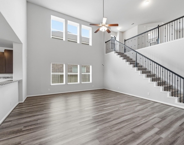 10402 Matterhorn Drive - Photo Thumbnail 6