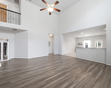 10402 Matterhorn Drive - Photo Thumbnail 4