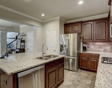 1014 W 22nd Street - Photo Thumbnail 2