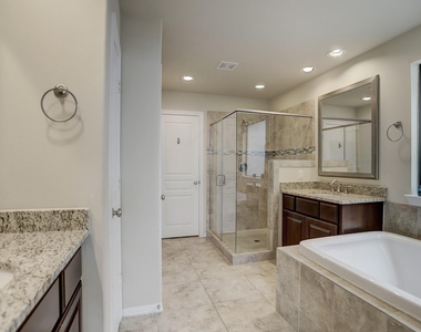 1014 W 22nd Street - Photo Thumbnail 10