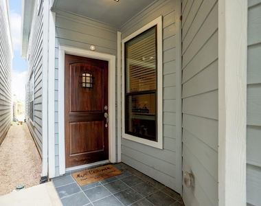 1014 W 22nd Street - Photo Thumbnail 1