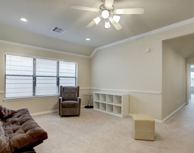 1014 W 22nd Street - Photo Thumbnail 7