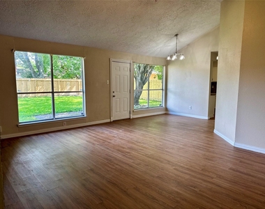 4206 Sequoia Street - Photo Thumbnail 9