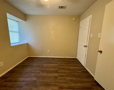 4206 Sequoia Street - Photo Thumbnail 15